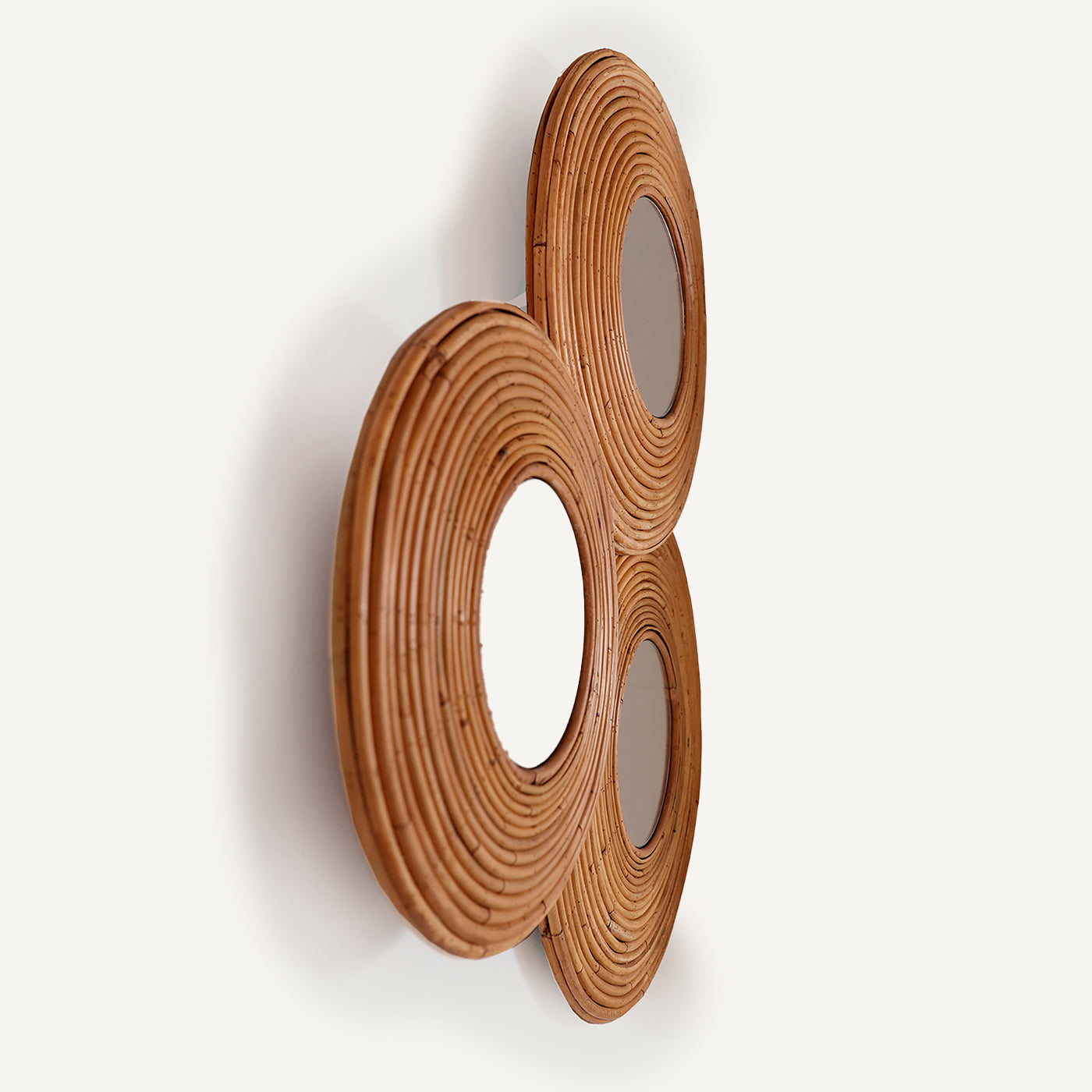 tres espejos circulares de bambú