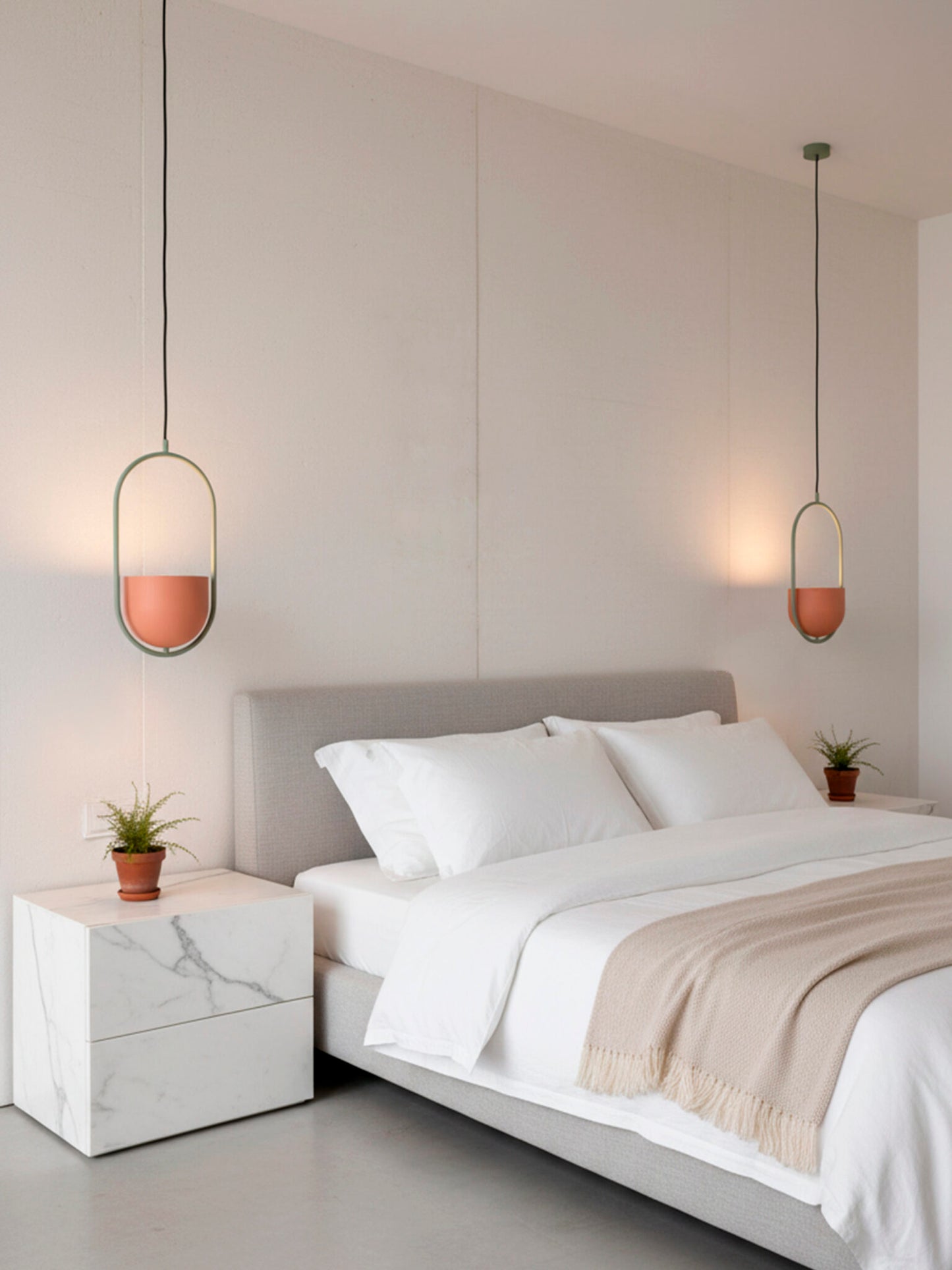 Lámpara de techo o colgante, en color verde y teja. Fabricada de acero con un portalámparas