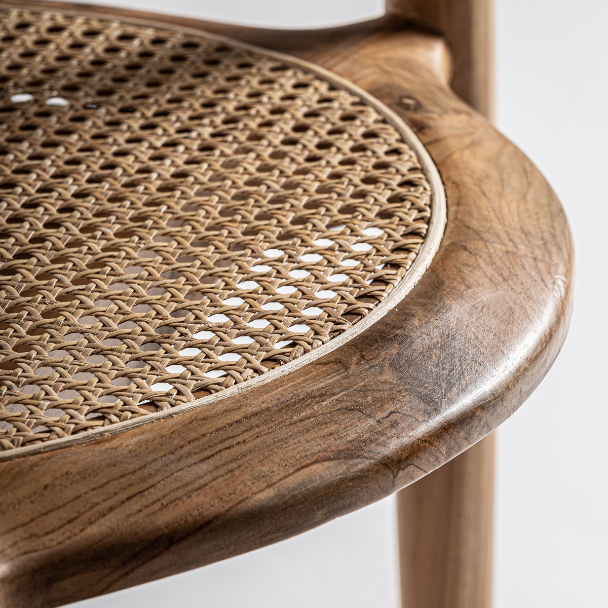 Silla de madera detalle ratán