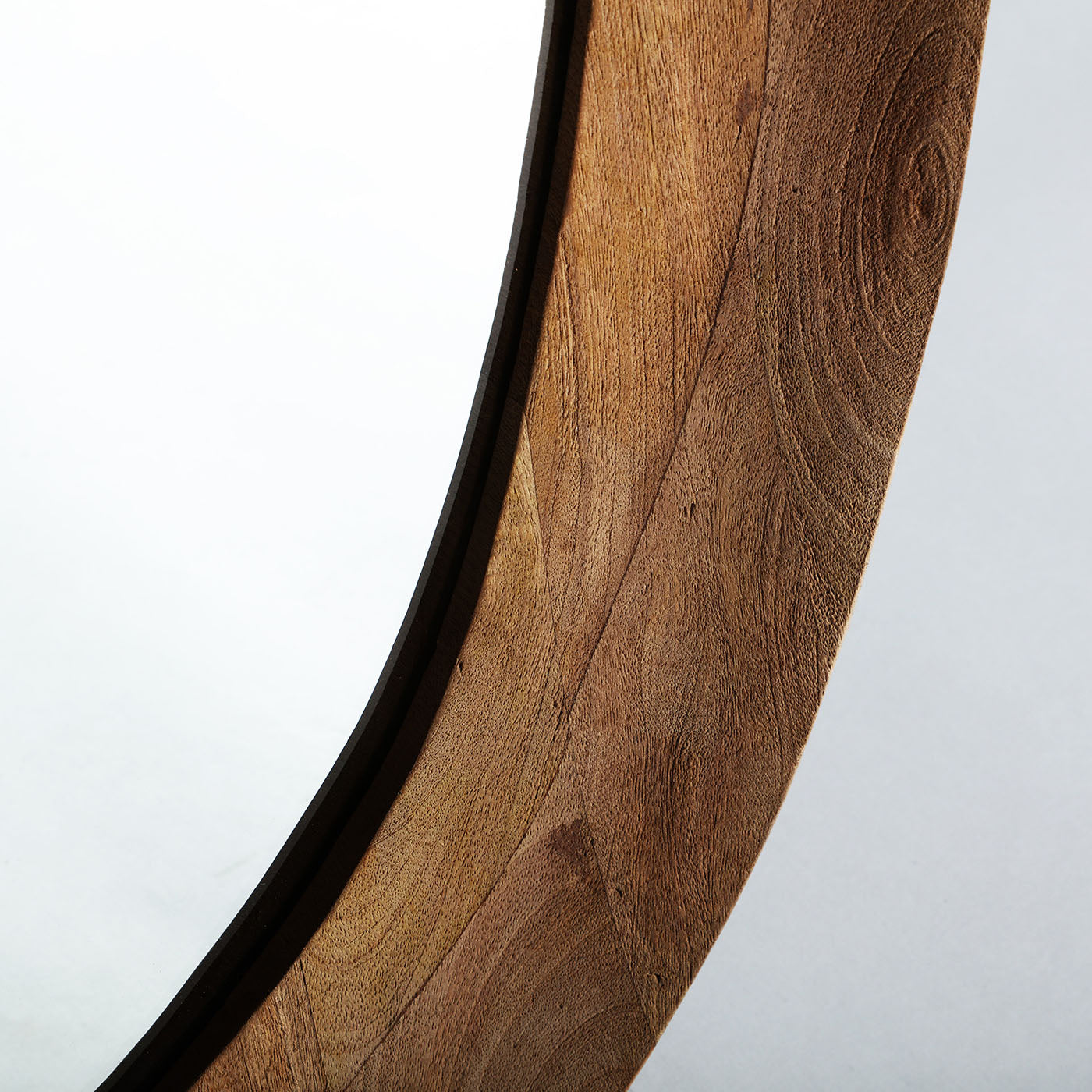 Espejo ovalado de madera