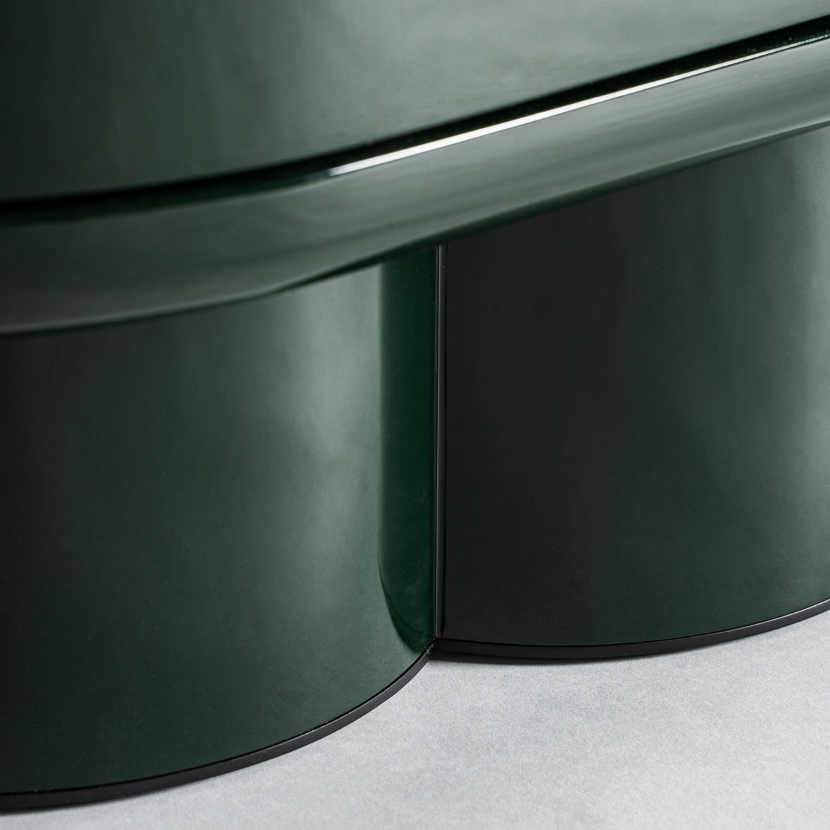 Aparador en verde, de madera DM combinado con hierro y acero inoxidable