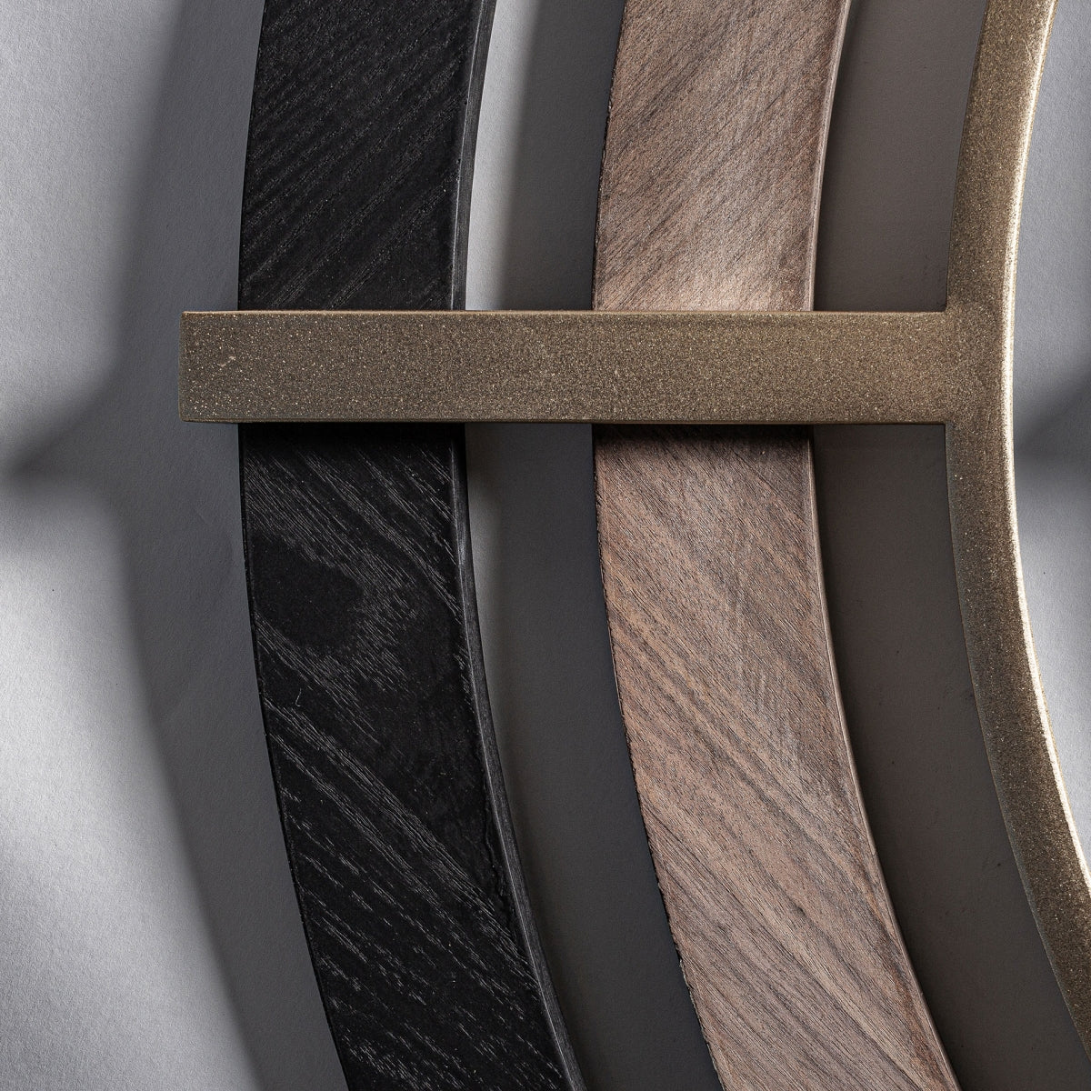 Espejo en madera DM y hierro color dorado, combinado con negro y marrón