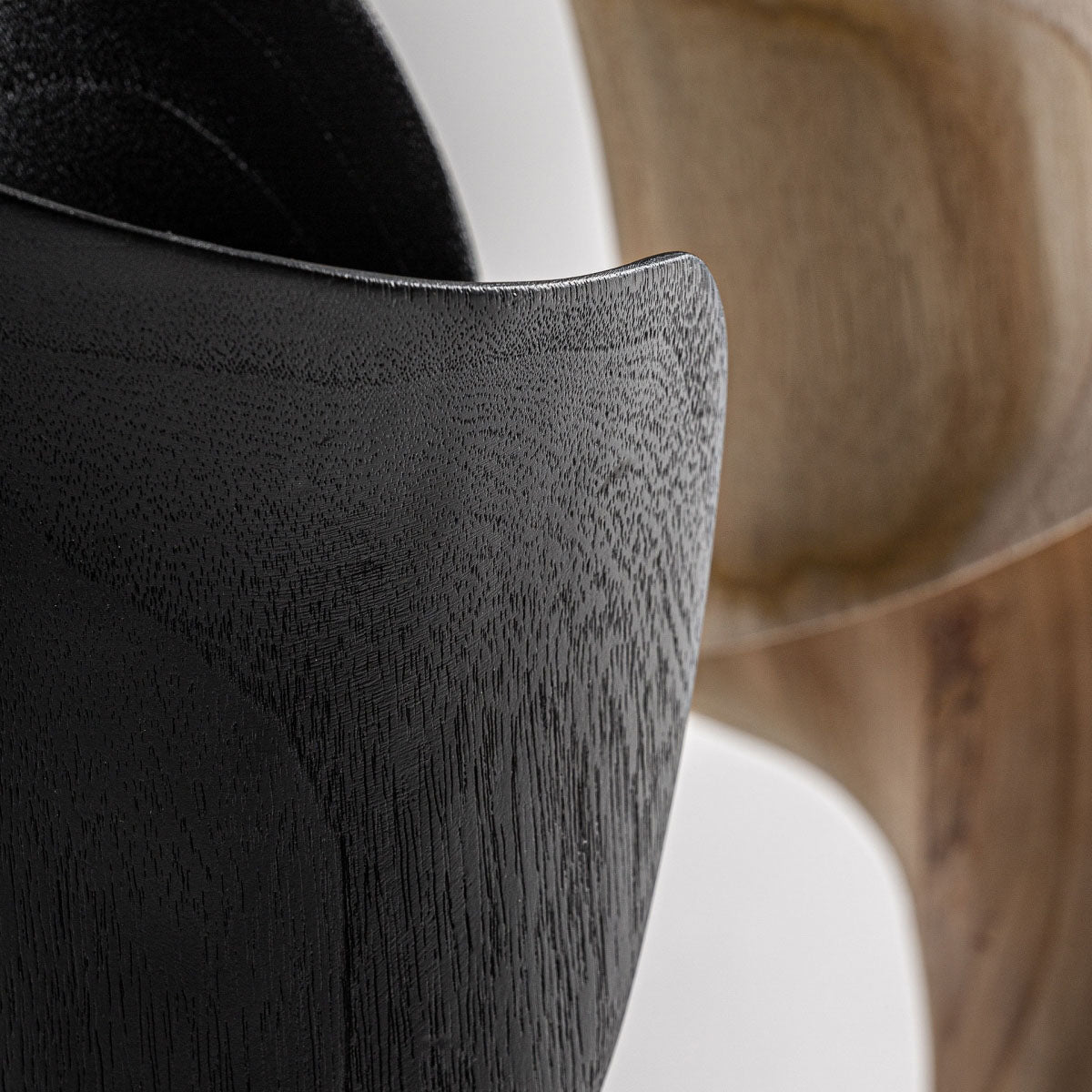 Figura decorativa en madera de teka negra