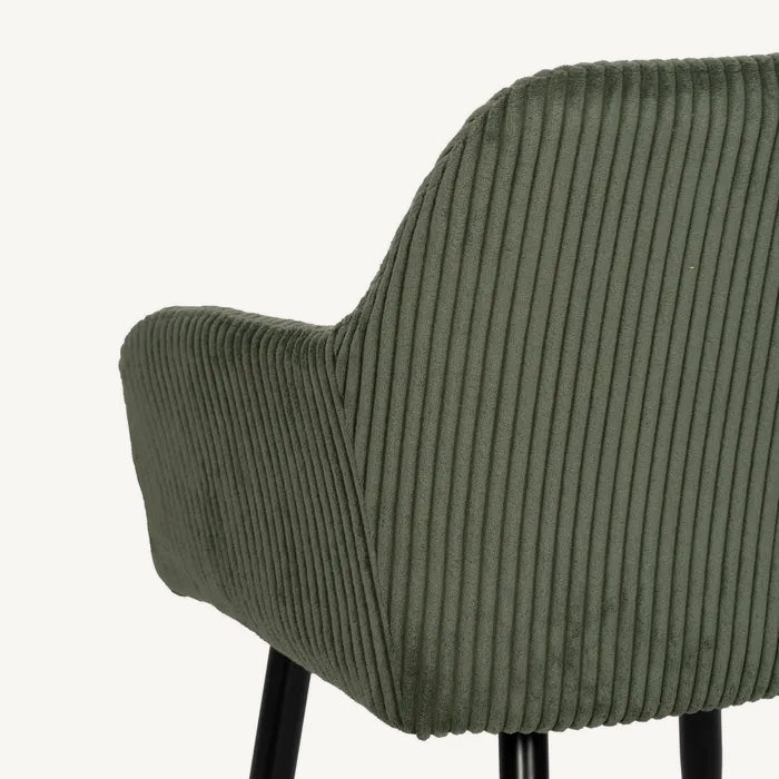Silla Wai verde contemporánea de estilo contract con reposabrazos y estructura resistente