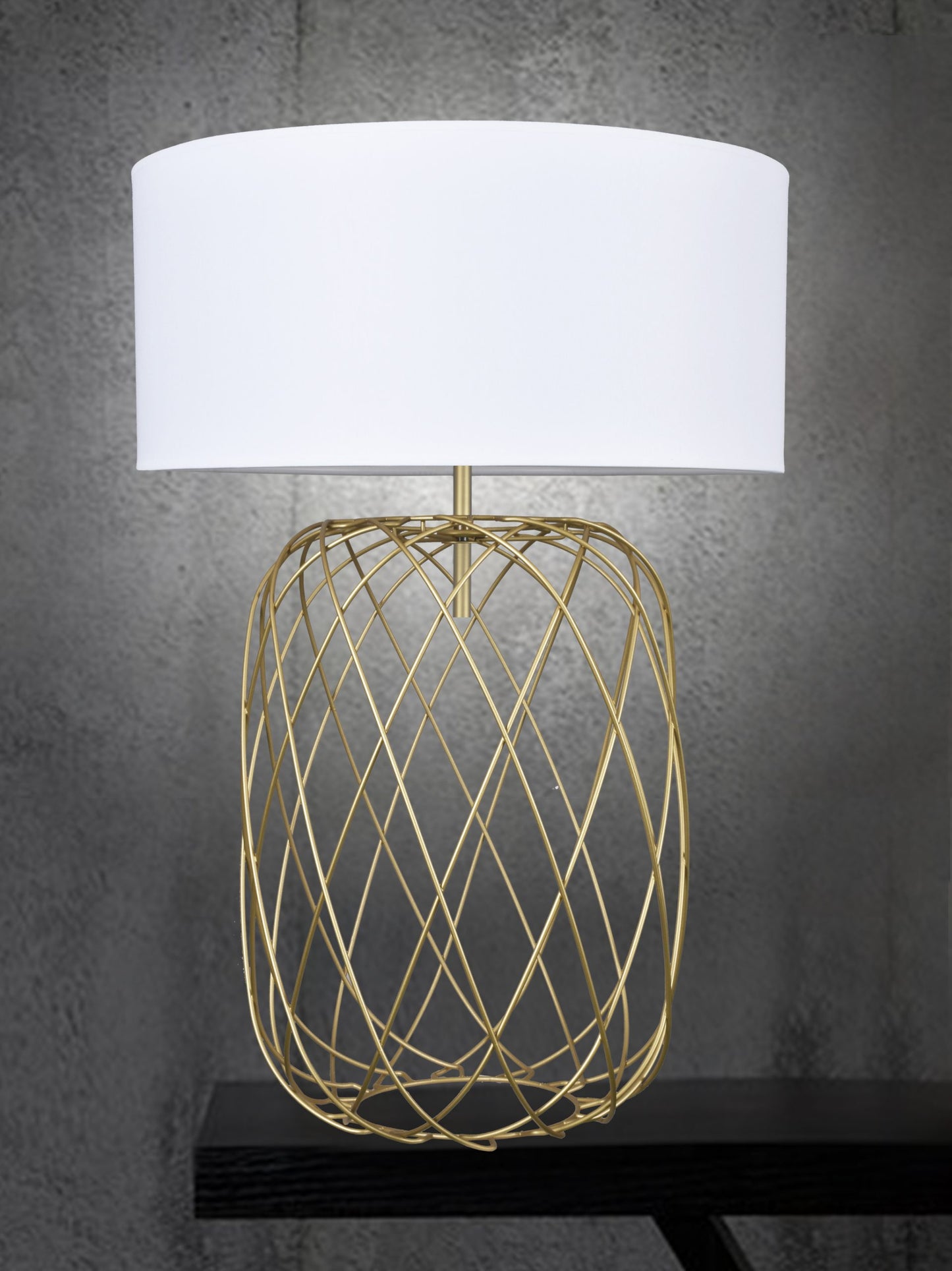 Lámpara de mesa, color oro, de acero