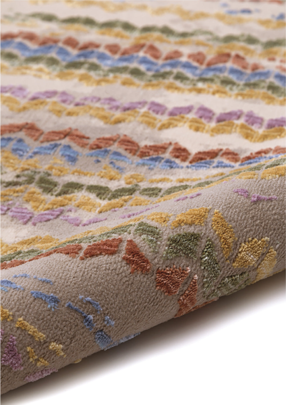 alfombra beige detalles multicolor