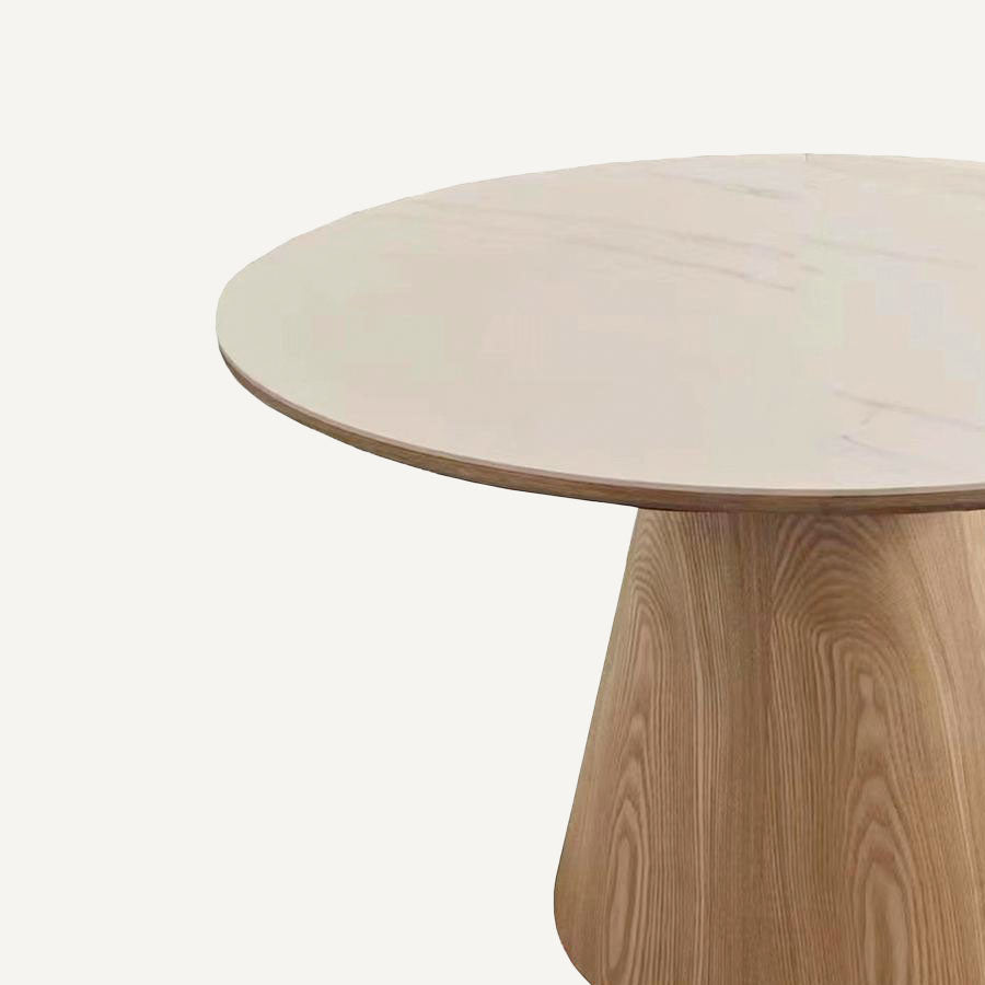 Mesa de comedor, redonda, en color marrón de madera de roble y tapa porcelánico blanco