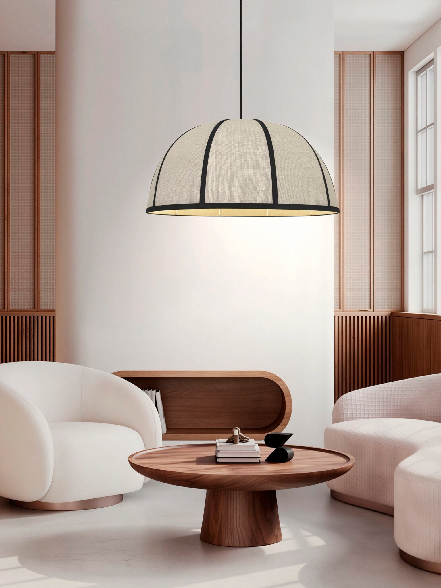 Lámpara de techo con pantalla premium en color crema y detalles en negro. Fabricada de acero y tejido.