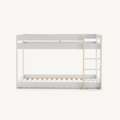 Litera infantil blanca con estructura de madera y cama de suelo