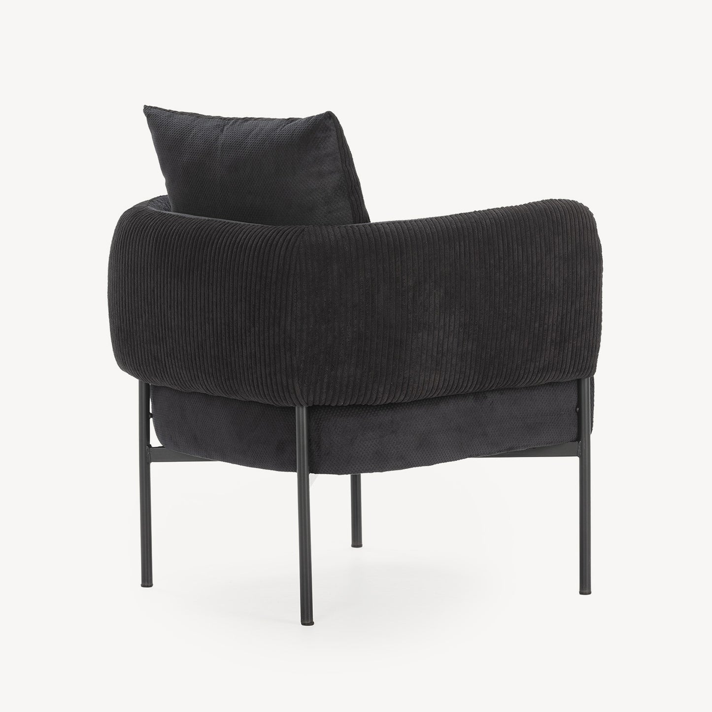 Sillón moderno Aruni para ambiente minimalista con decoración neutra