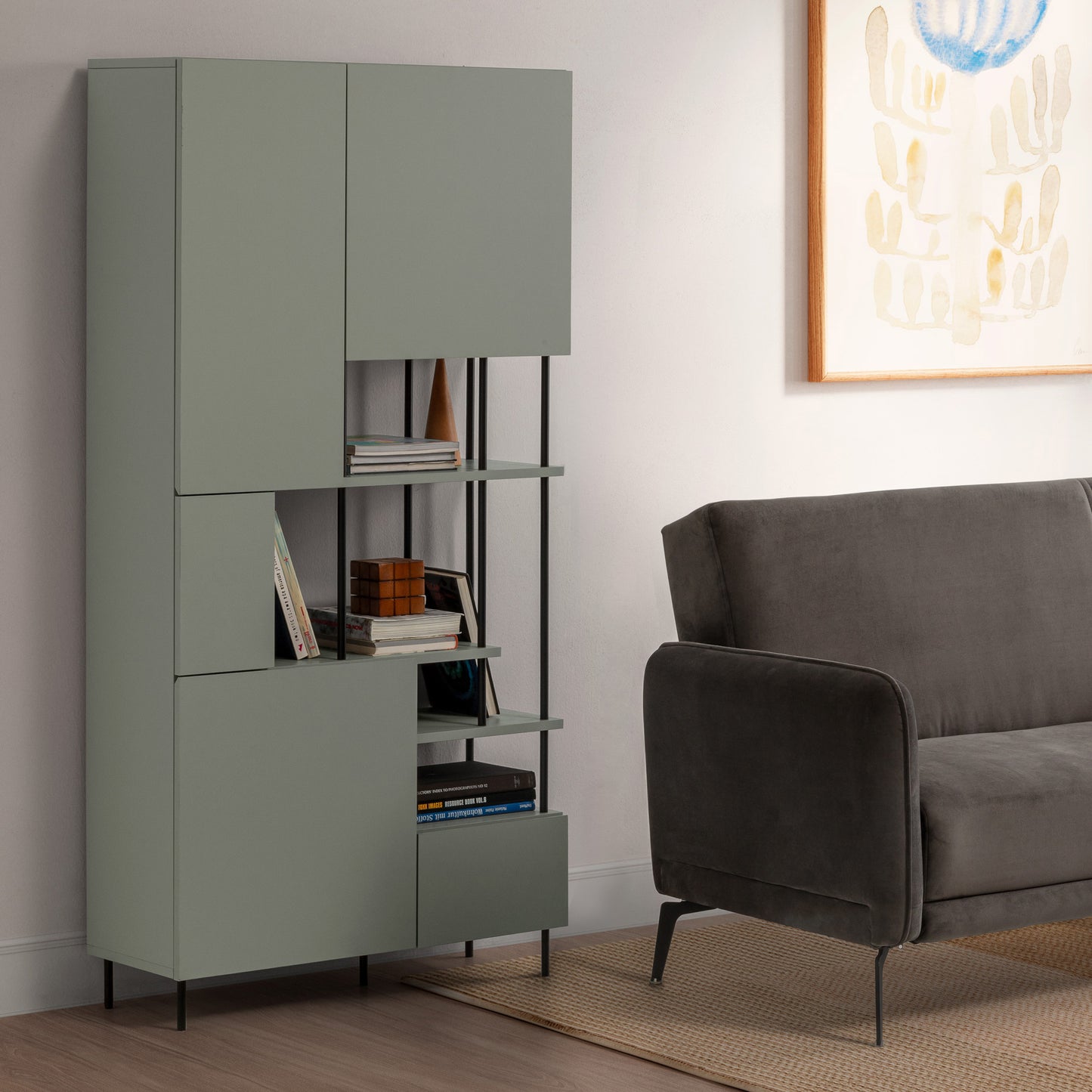 Estantería de metal verde con cinco puertas