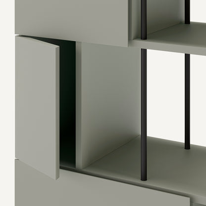 Estantería de metal verde con cinco puertas