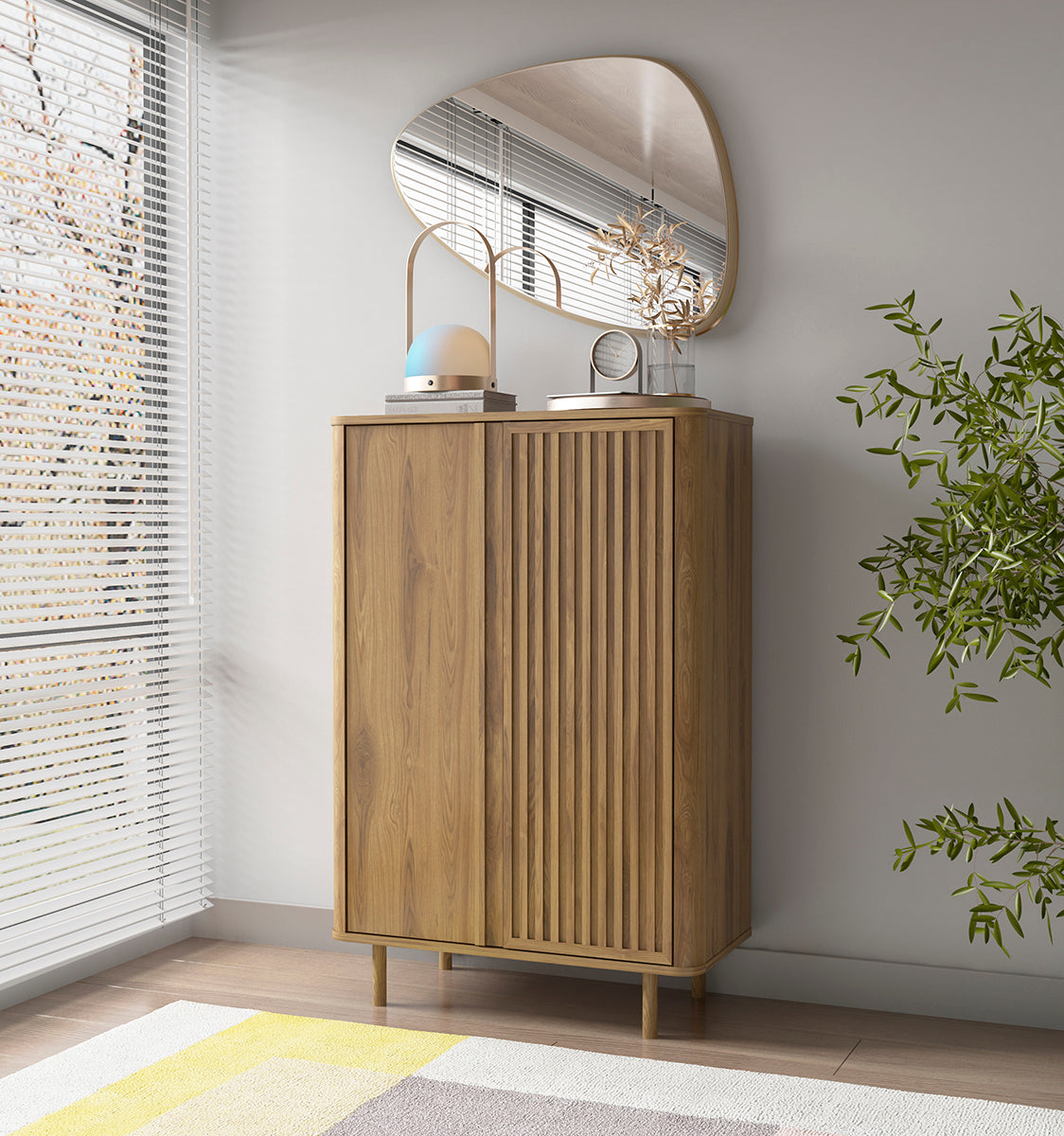 Armario en color marrón fabricado de melamina y madera de roble, con cuatro patas, dos puertas y ochos huecos en su interior con estantes. 