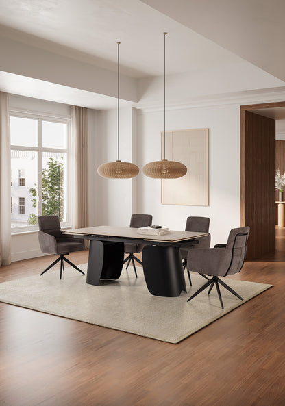 Mesa comedor rectangular y extensible, en color travertino crema con pata metálica negra. Fabricada de piedra sinterizada y metal.