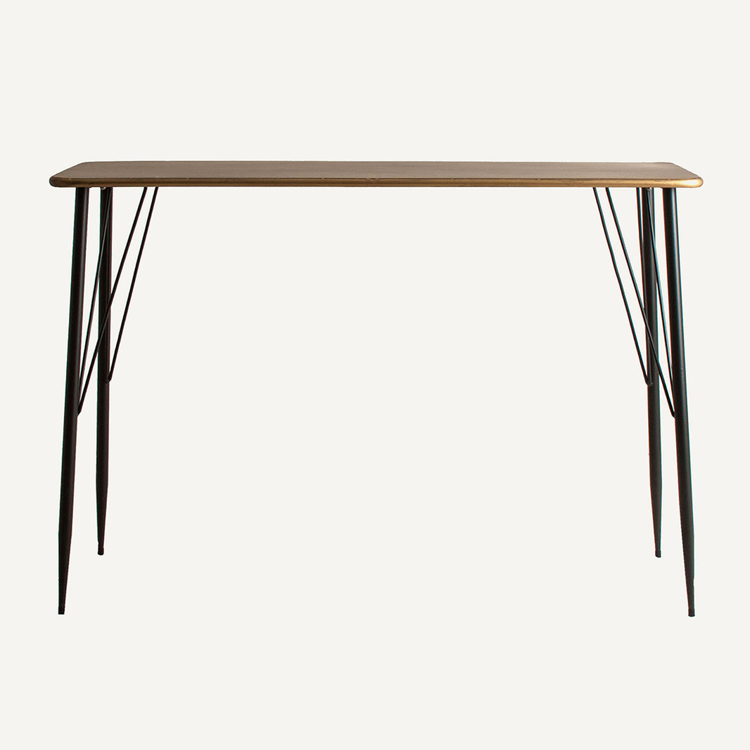 Mesa de escritorio en metal dorado con patas de hierro negro