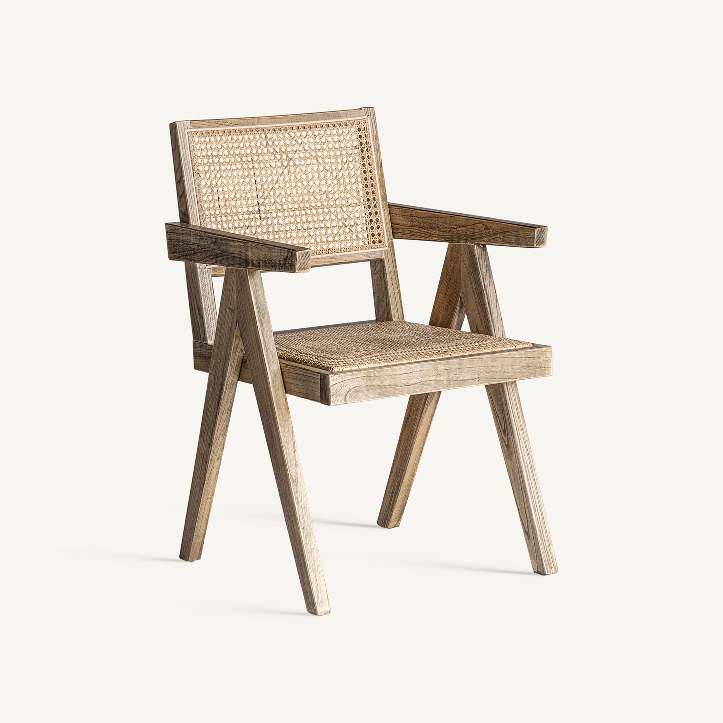 Silla de madera y ratán