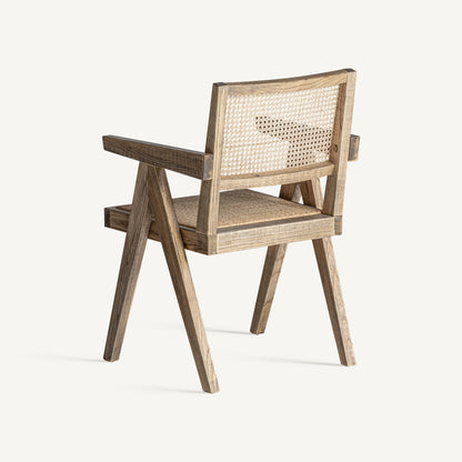 Silla de madera y ratán