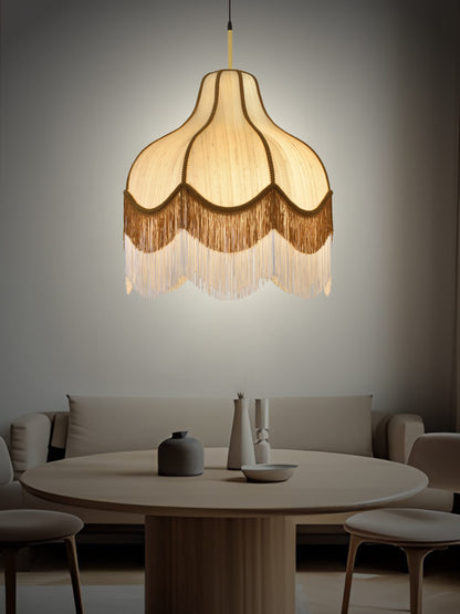 Pantalla de techo con flecos beige