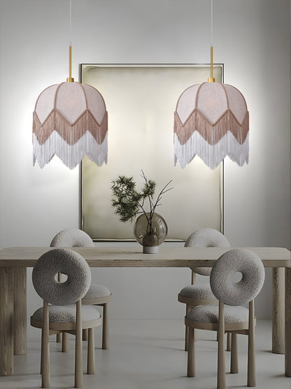 Pantalla vintage con flecos rosas y blanco 