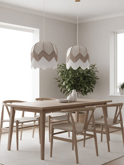 Pantalla vintage con flecos rosas y blanco 