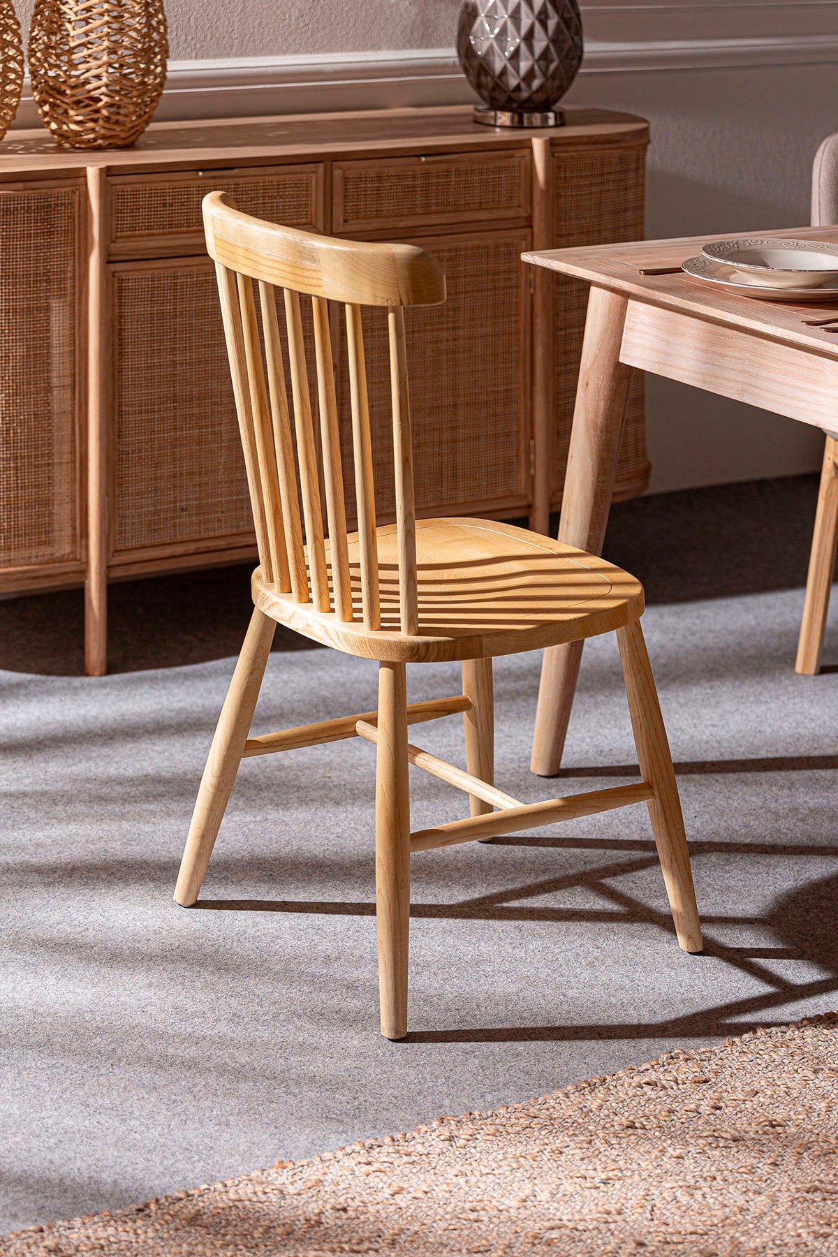 Silla estilo Windsor en madera de olmo, color natural