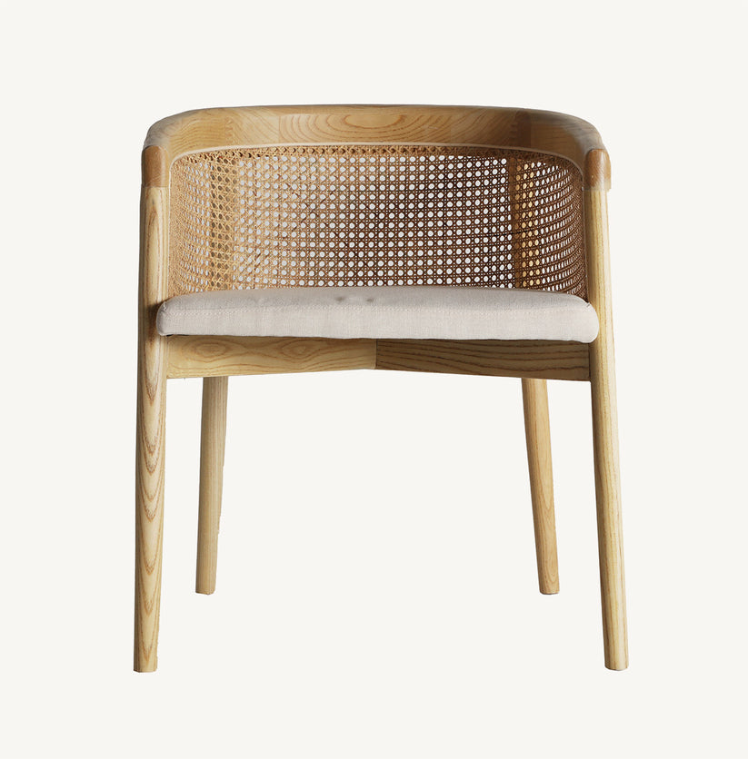 Silla de madera y ratán