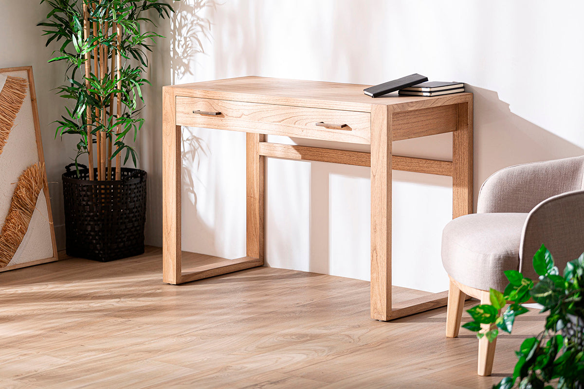 Mesa de escritorio en madera de mindi color natural con un cajón y huecos internos