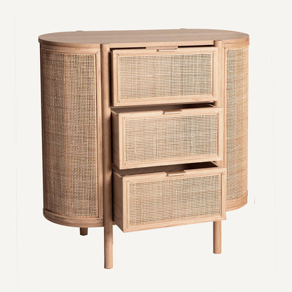 Cómoda en madera de fresno y ratán, color marrón natural. Diseño minimalista con tres cajones