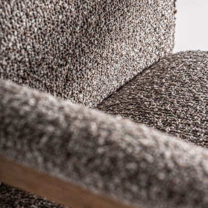 Silla de diseño grande Bezier en madera y tapizado gris 