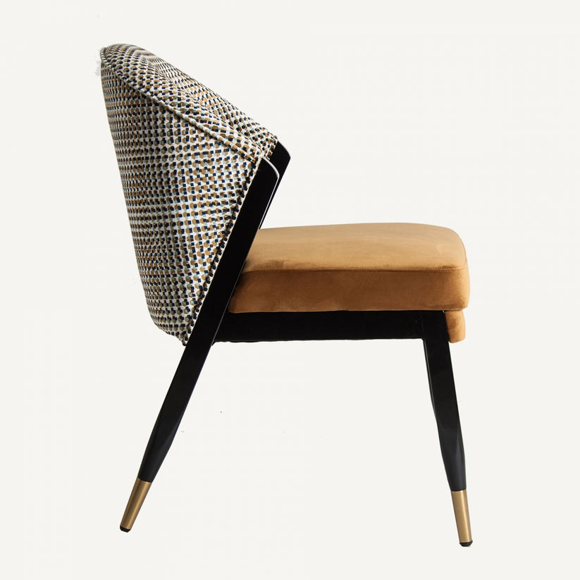 Silla con terciopelo geométrico
