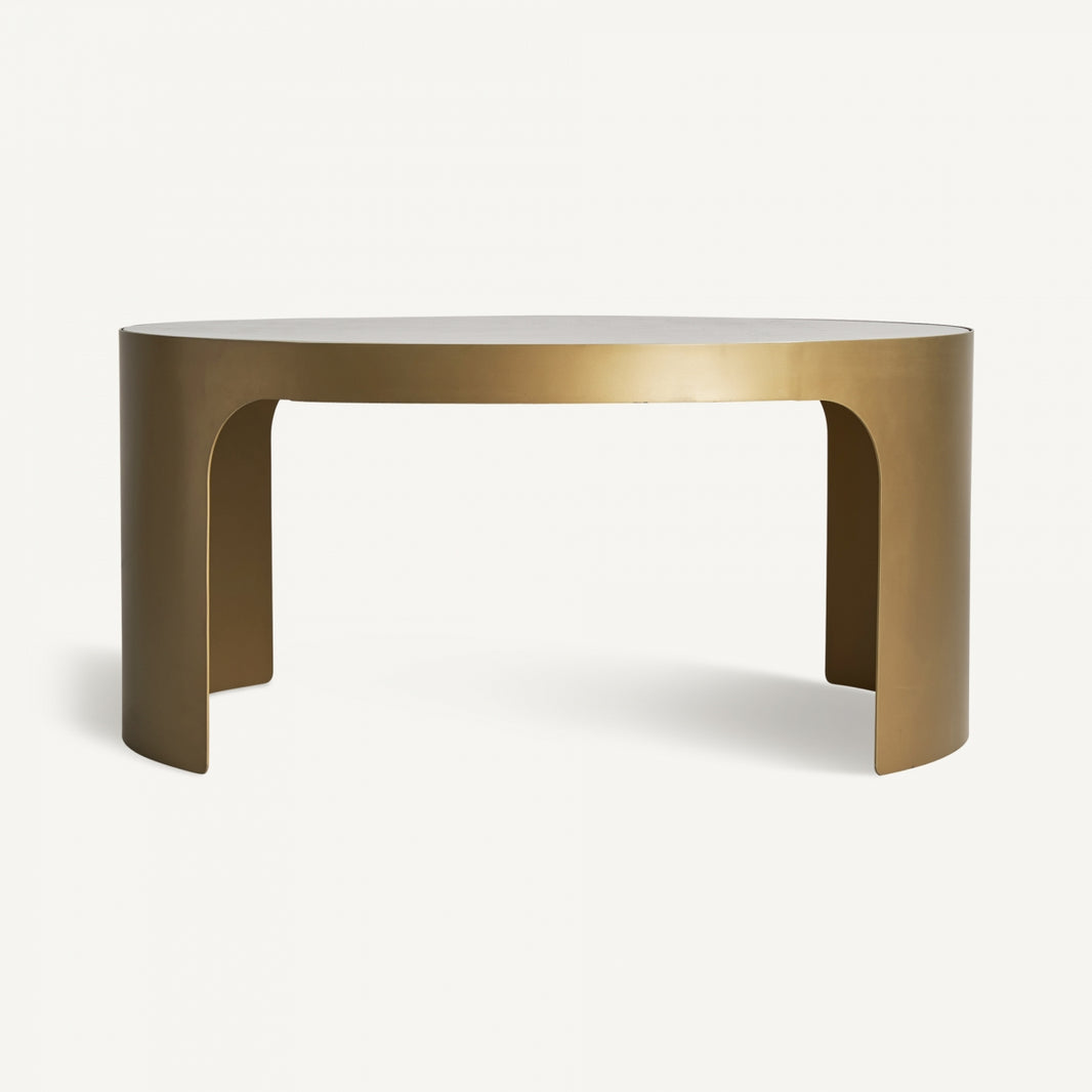 Mesa de centro, fabricada de hierro dorado y mármol.