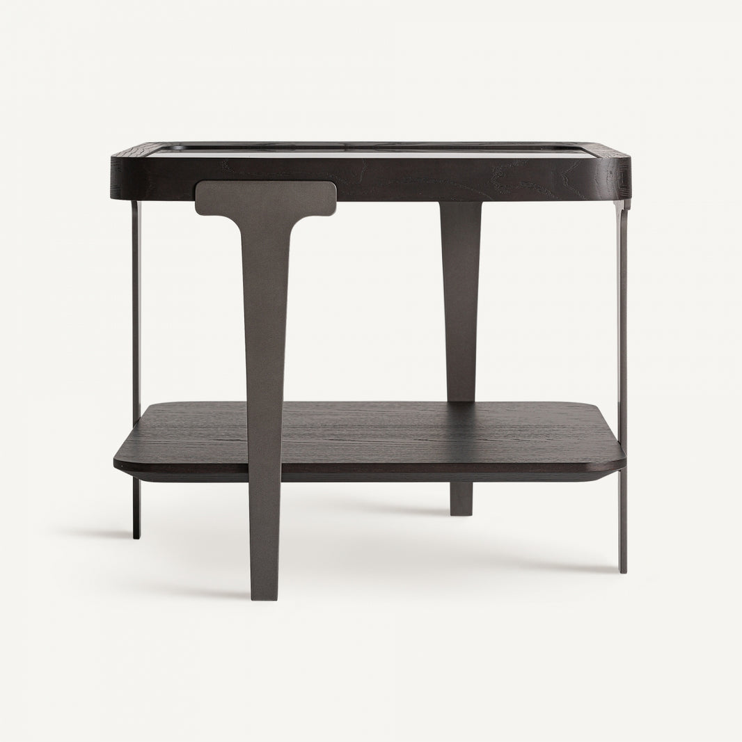 Mesa auxiliar, en negro, de madera de fresno y cristal 