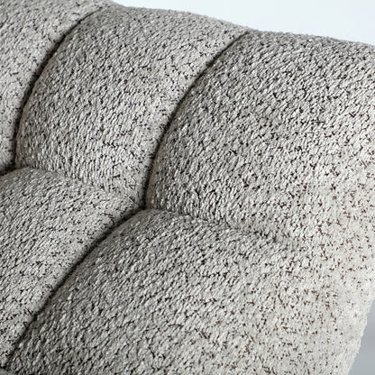 Detalle del asiento gris jaspeado acolchado del sofá Bruning.