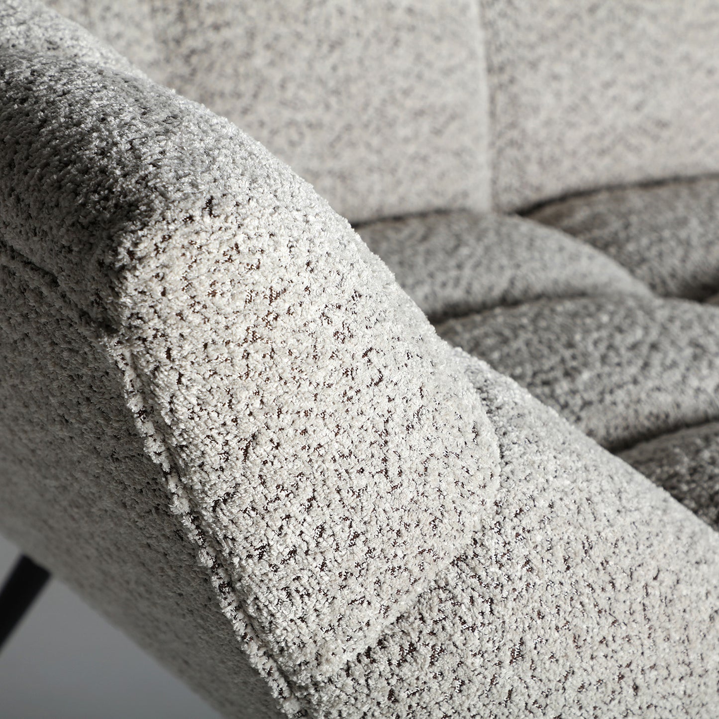 Detalle del asiento y respaldo del sofá Bruning.