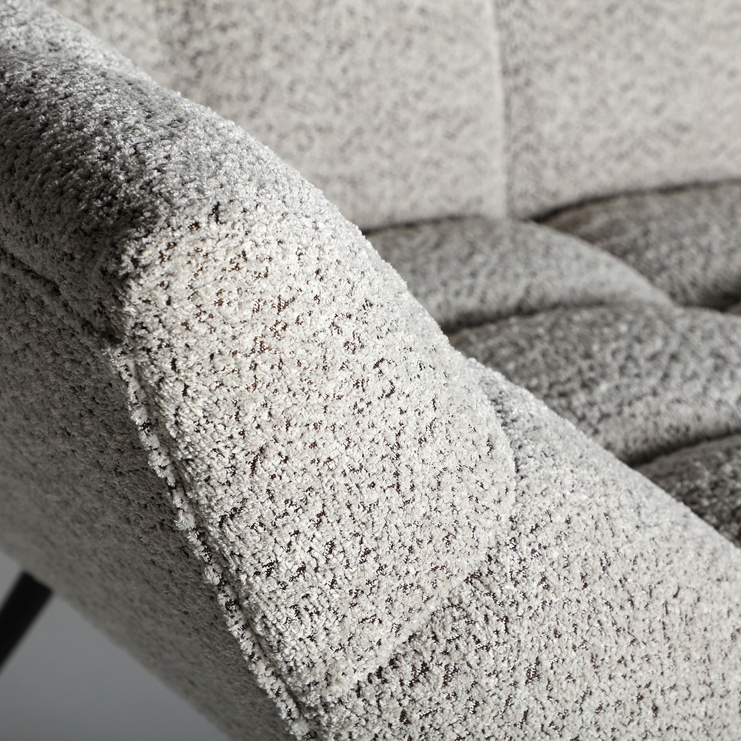 Detalle del asiento y respaldo del sofá Bruning.