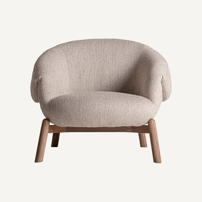 Sillón fabricado en madera de olmo combinado con tapizado poliéster, color beige