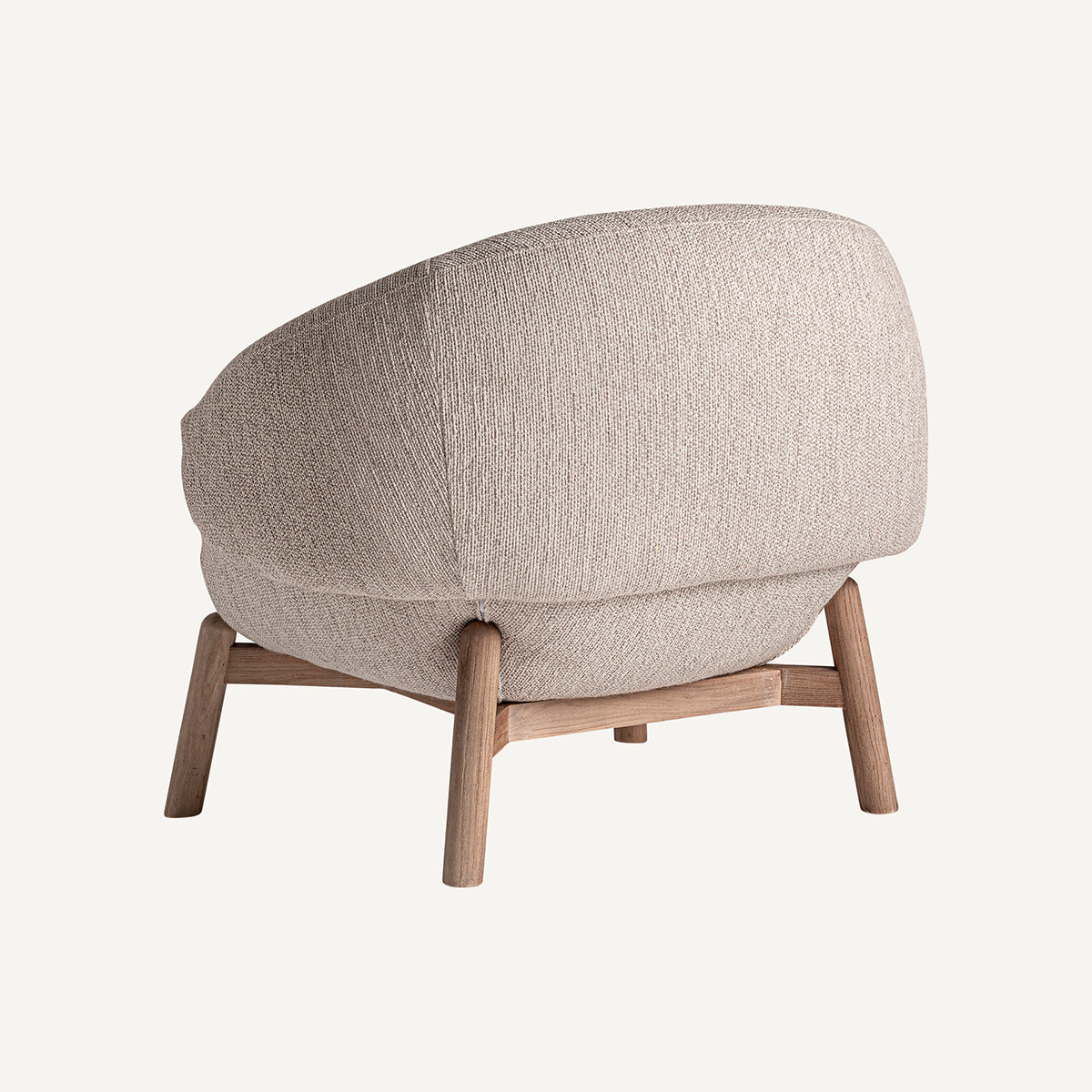 Sillón fabricado en madera de olmo combinado con tapizado poliéster, color beige