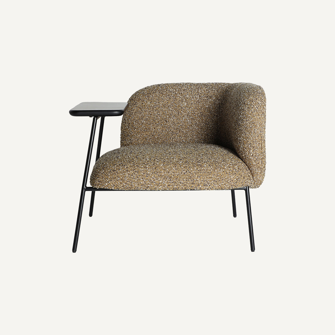 Sillón metálico con mesa auxiliar en tonos de color tapizado jaspeado