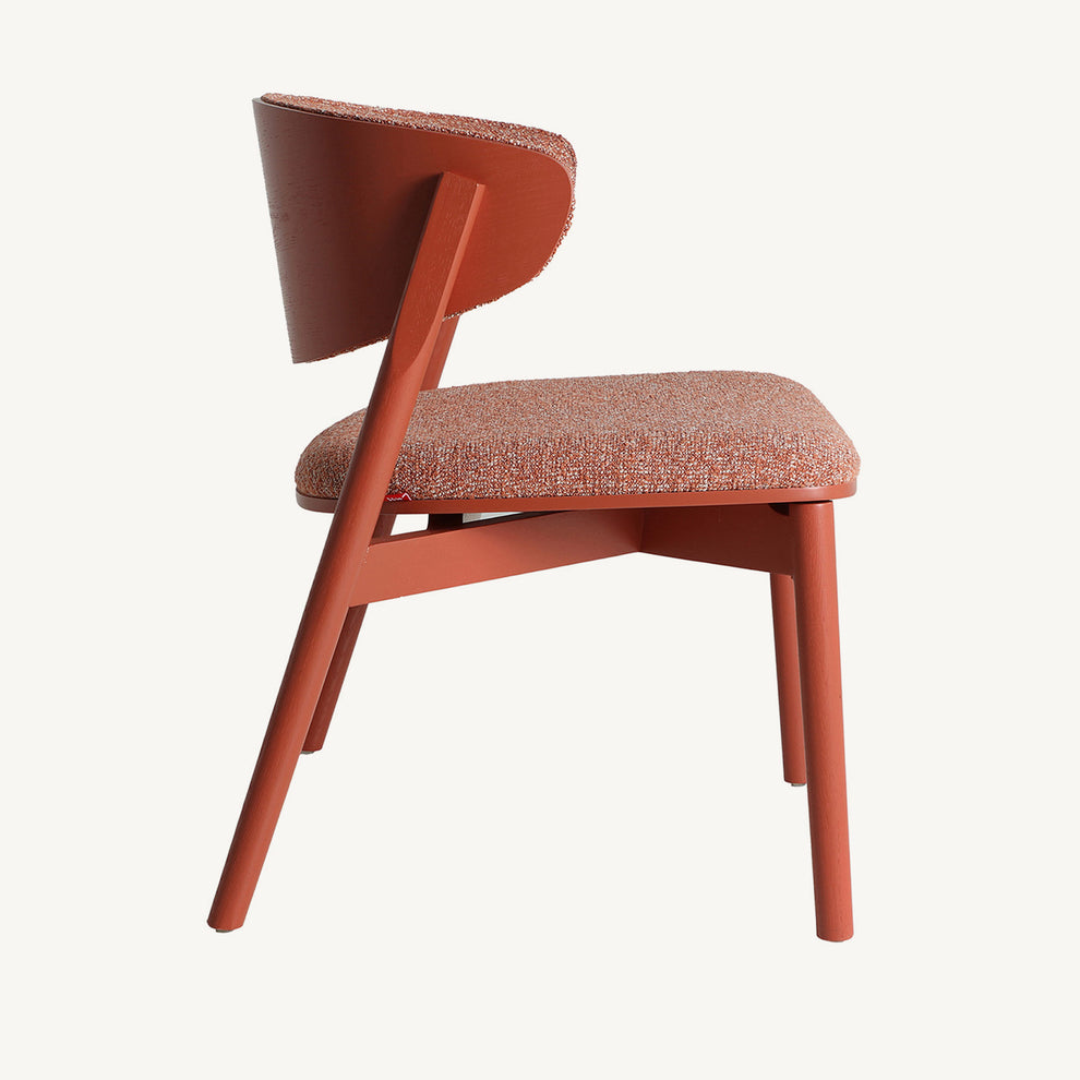 Sillón Vreden en total terracota