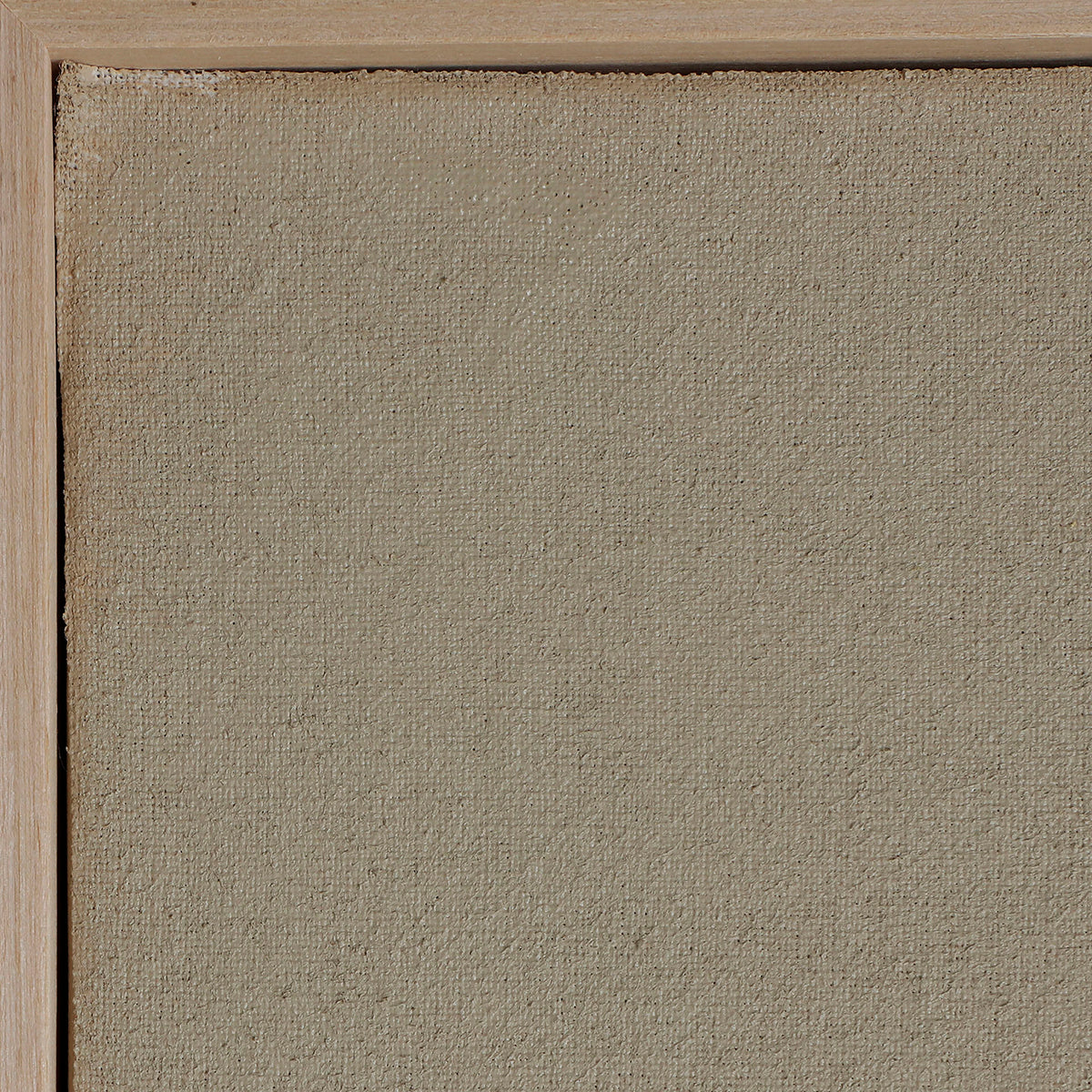 Cuadro fabricado sobre lienzo y madera de pino, combina un diseño de líneas geométricas en tonos de color verde, marrón y beige.
