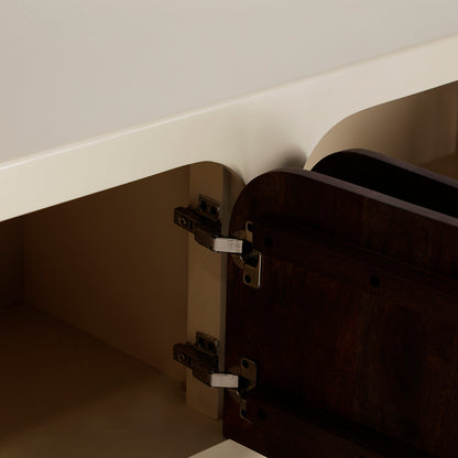 Mueble TV blanco roto y marrón, fabricado en madera de acacia combinado con madera DM.