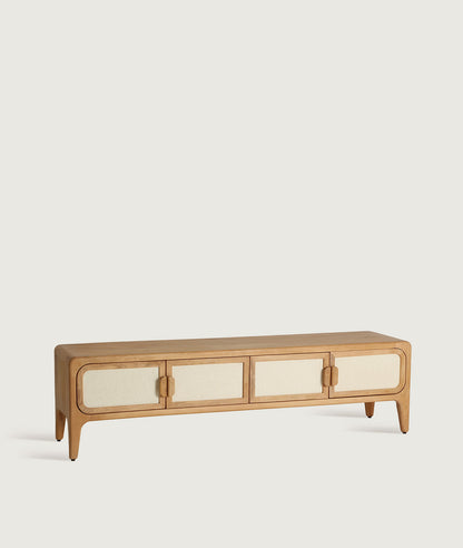 Mueble TV fabricado en madera de mango combinado con detalles en bambú beige.