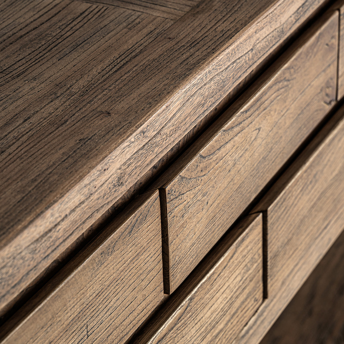 Consola en madera de olmo marrón y estructura de hierro negro. 9 cajones