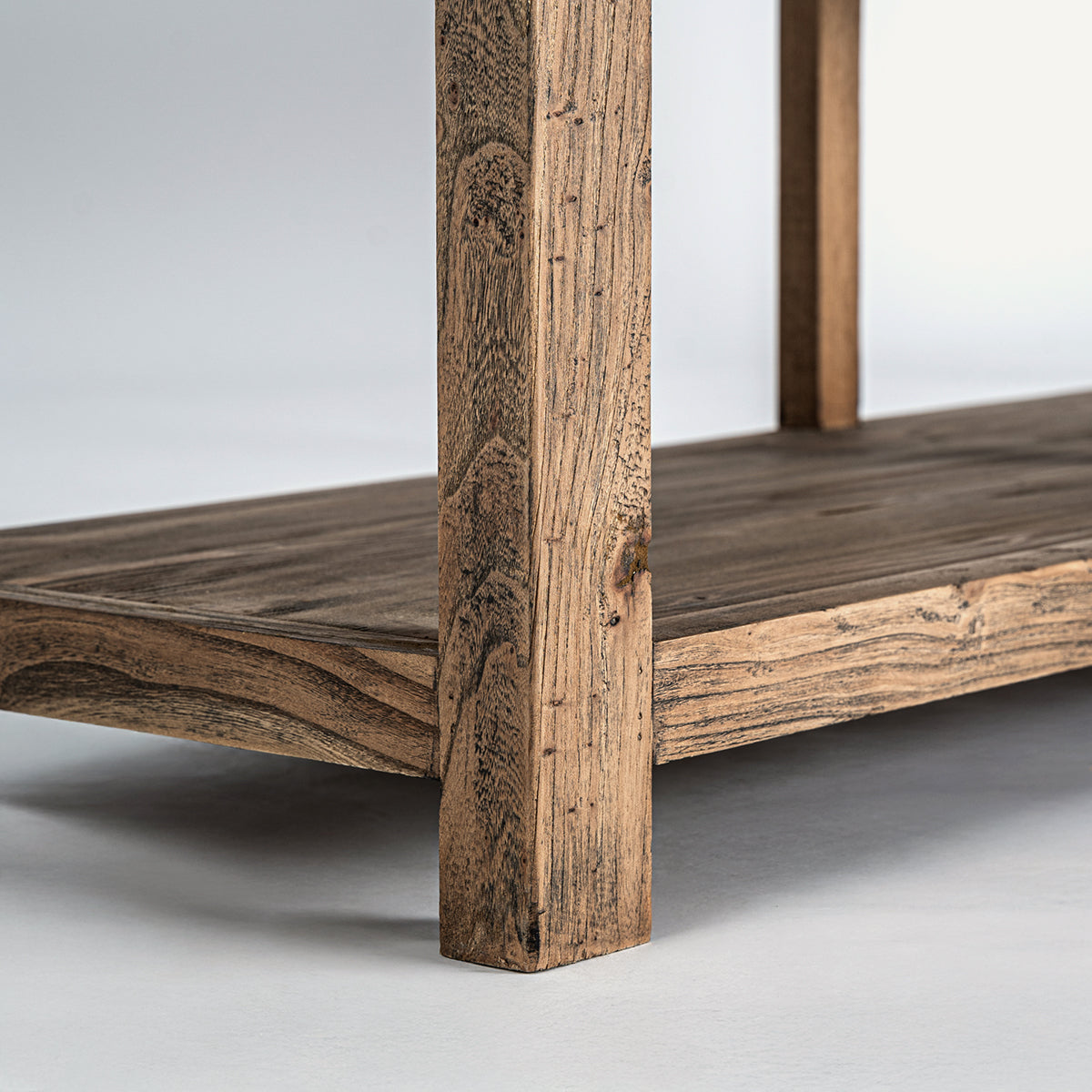 Consola en madera de olmo marrón y estructura de hierro negro. 9 cajones