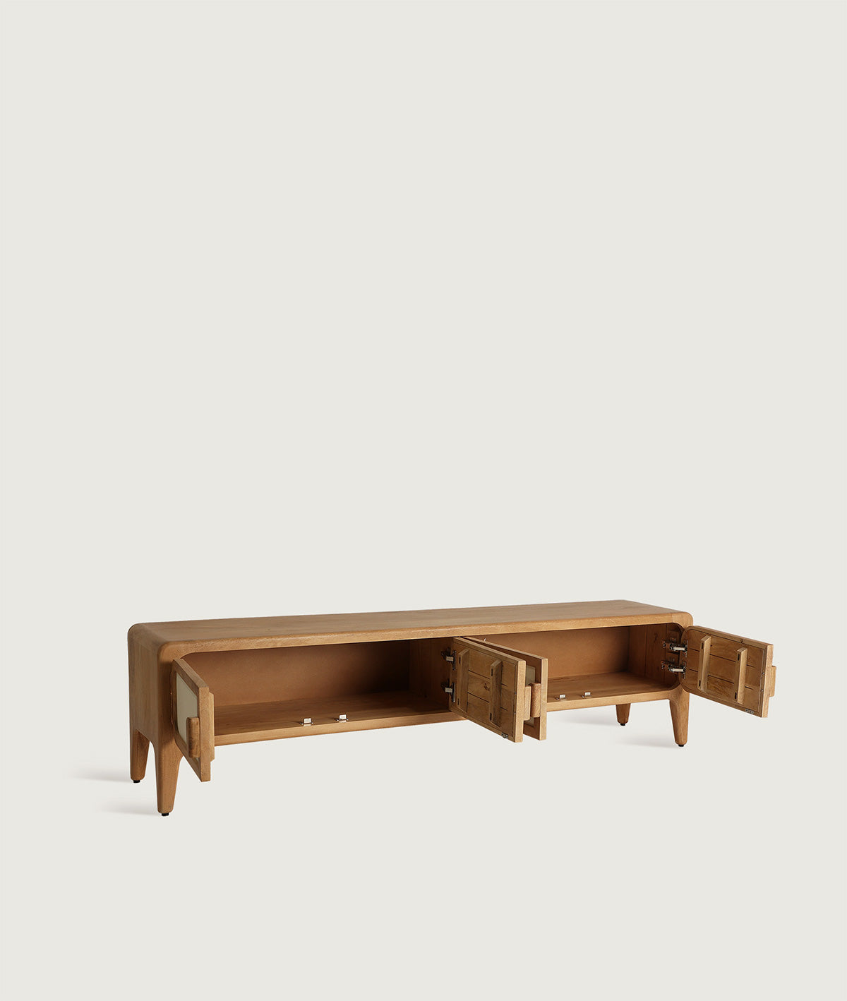 Mueble TV fabricado en madera de mango combinado con detalles en bambú beige.