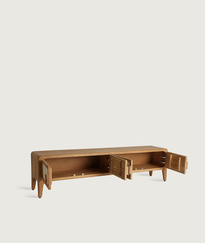 Mueble TV fabricado en madera de mango combinado con detalles en bambú beige.