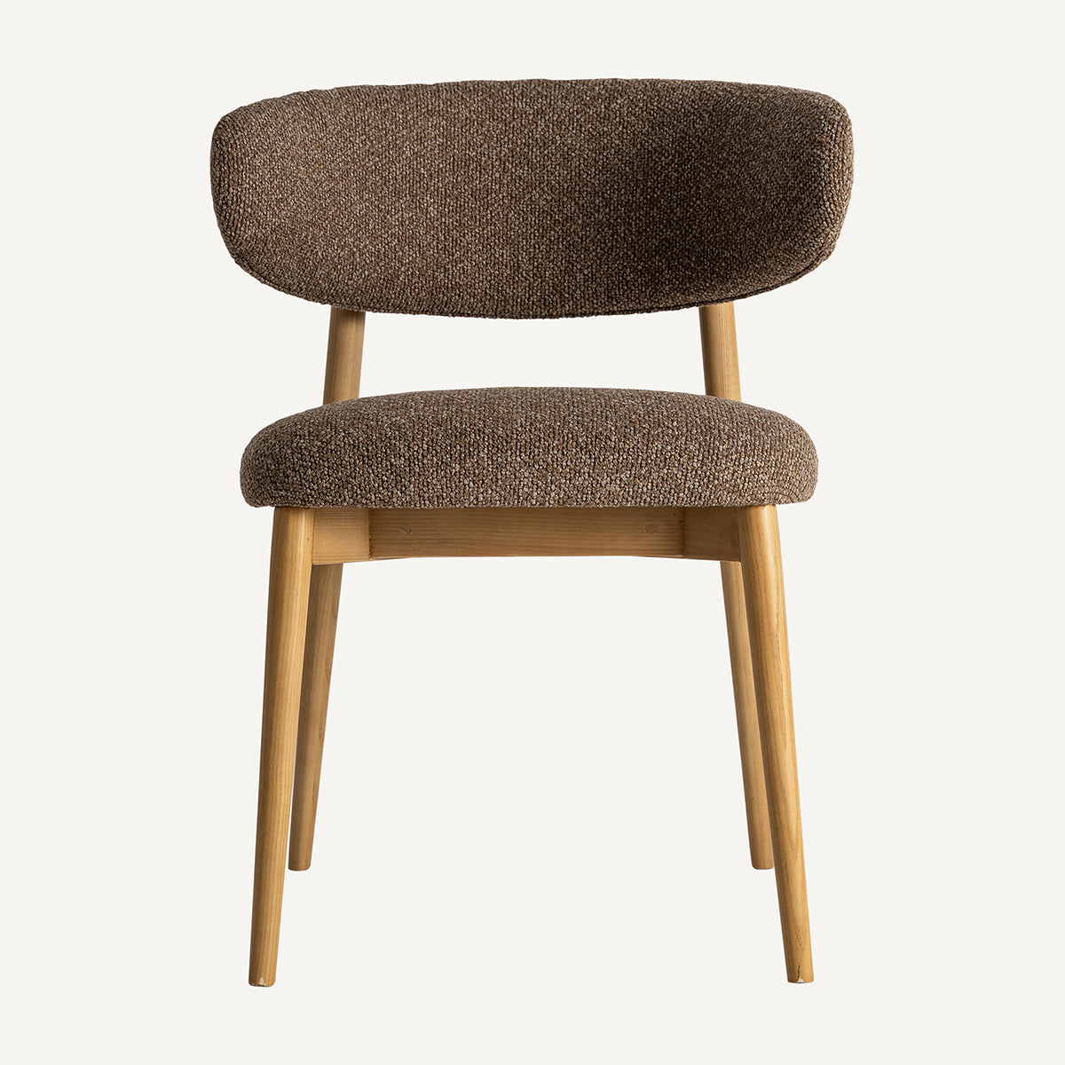 Silla color topo fabricada en madera de arce combinado con tejido poliéster. Sin brazos