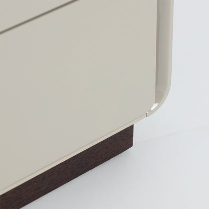 Mesita de noche fabricada en chapa de roble gris y madera marrón