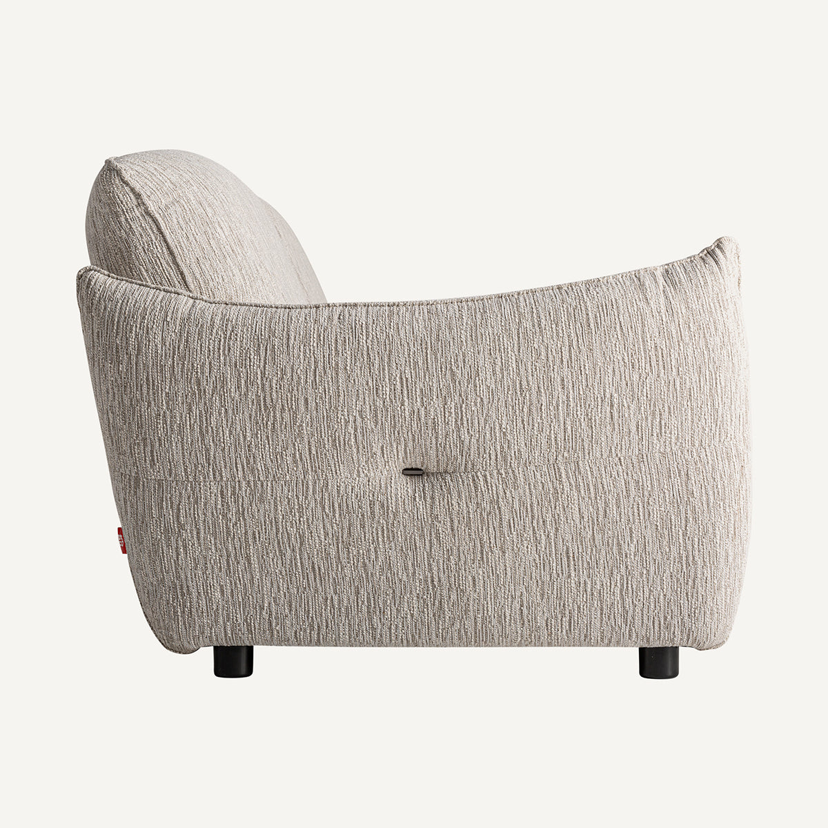 Sofá 2 plazas, de tejido poliéster con acabado jaspeado color beige grisáceo.