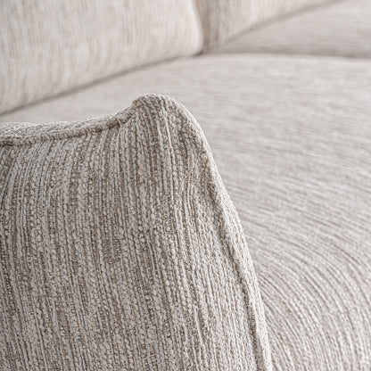 Sofá 2 plazas, de tejido poliéster con acabado jaspeado color beige grisáceo.